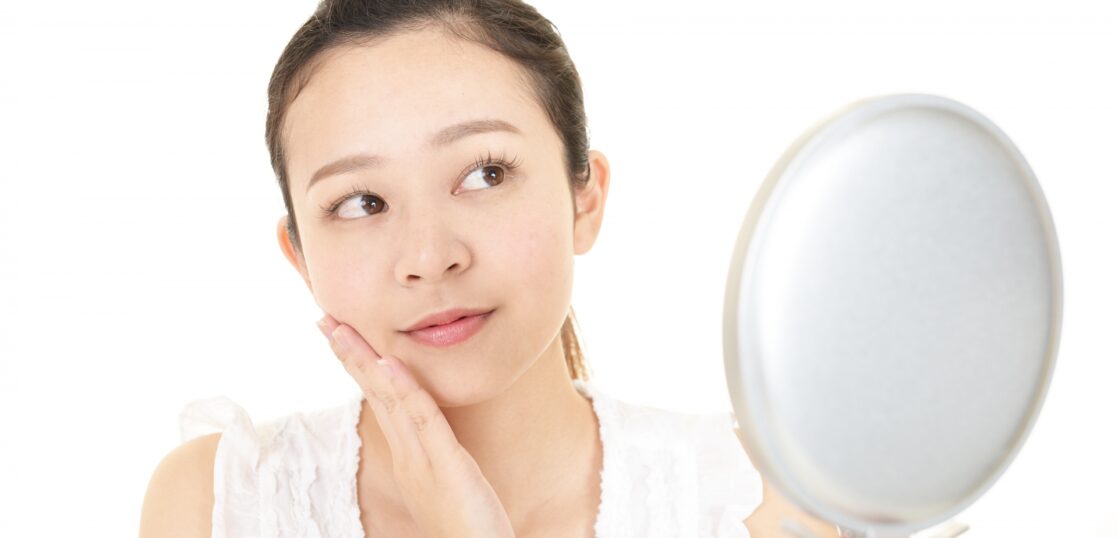 化粧水やクリームは肌表面がベタベタするくらいつけるのが良い？